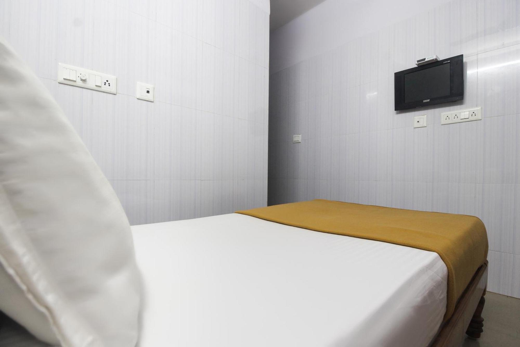 Hotel O Jks Deluxe Lodge Udaiyarpalaiyam Kültér fotó