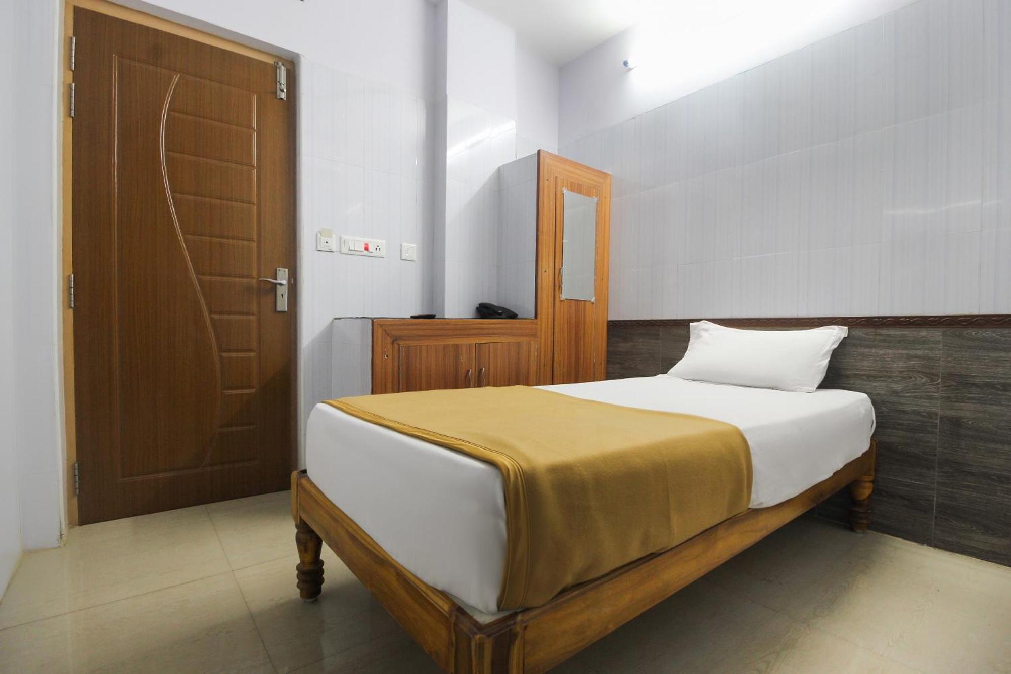 Hotel O Jks Deluxe Lodge Udaiyarpalaiyam Kültér fotó