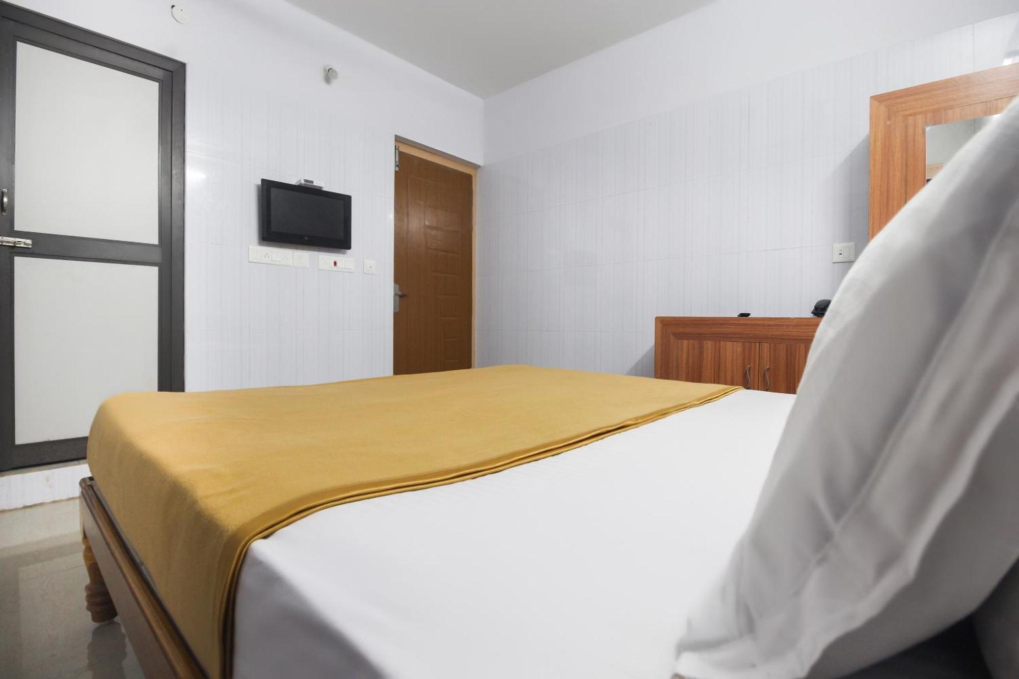 Hotel O Jks Deluxe Lodge Udaiyarpalaiyam Kültér fotó
